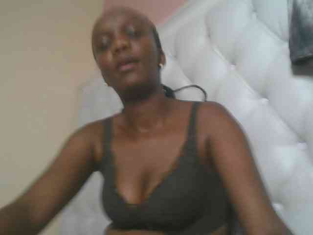 Naughtypetite1 webcam