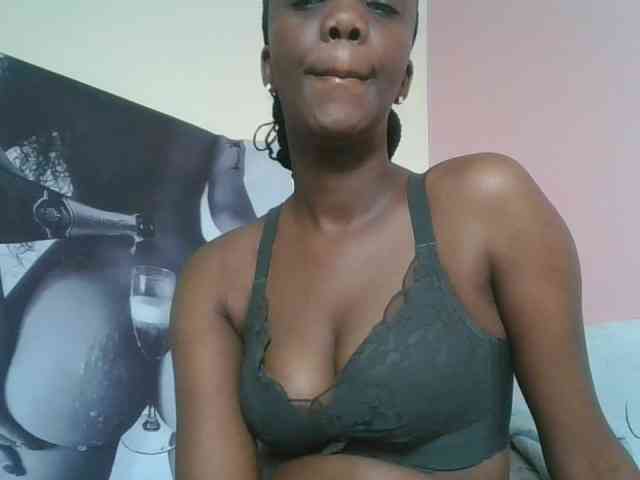 Naughtypetite1 webcam