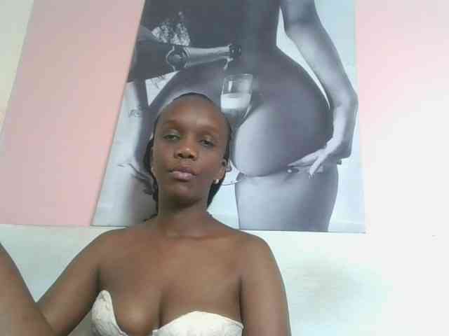 Naughtypetite1 webcam