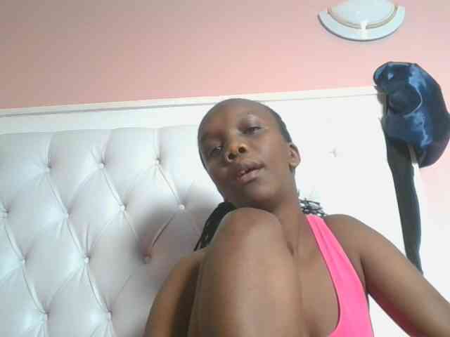 Naughtypetite1 webcam