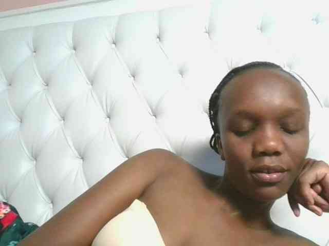 Naughtypetite1 webcam