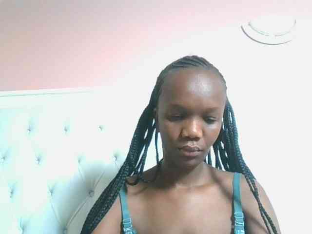 Naughtypetite1 webcam