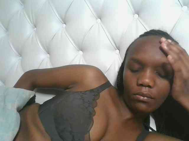 Naughtypetite1 webcam