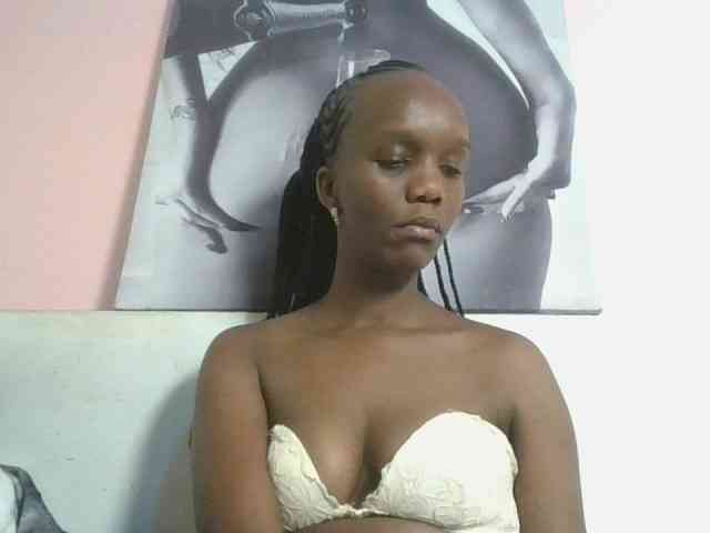 Naughtypetite1 webcam
