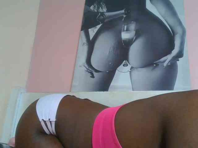 Naughtypetite1 webcam