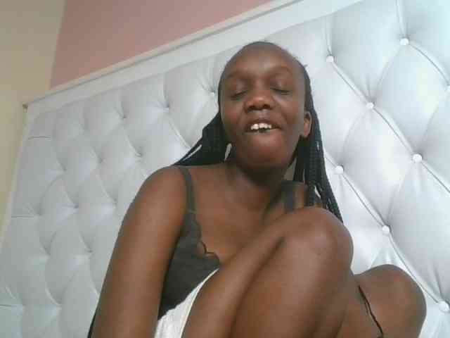 Naughtypetite1 webcam
