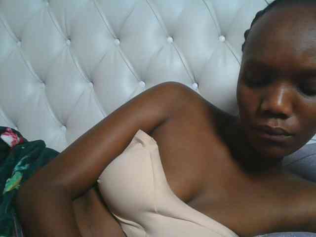 Naughtypetite1 webcam