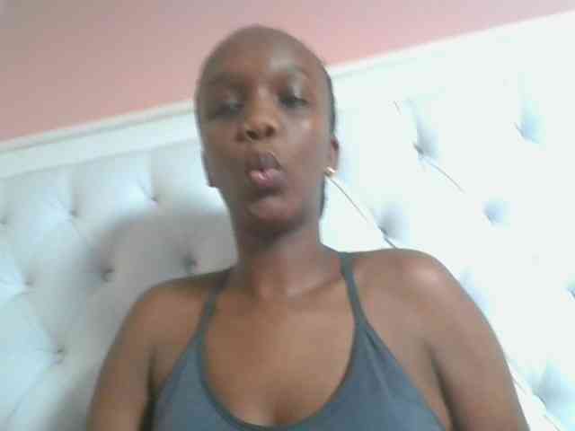 Naughtypetite1 webcam