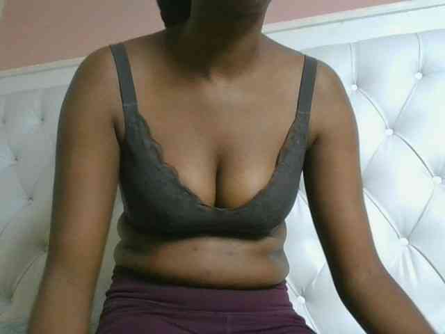 Naughtypetite1 webcam