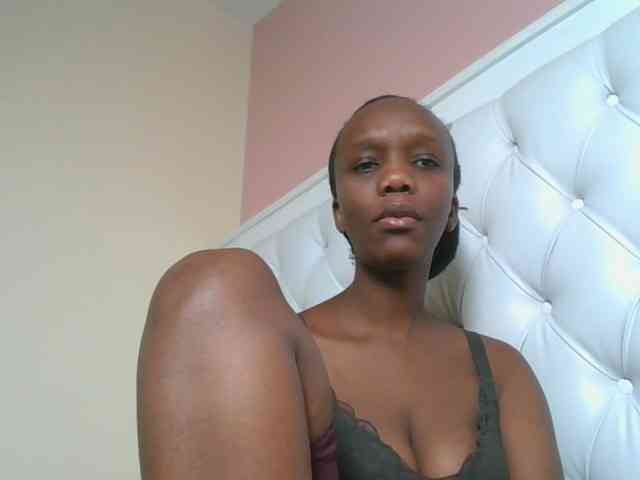 Naughtypetite1 webcam