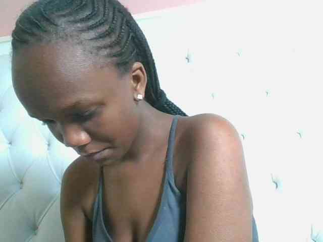 Naughtypetite1 webcam