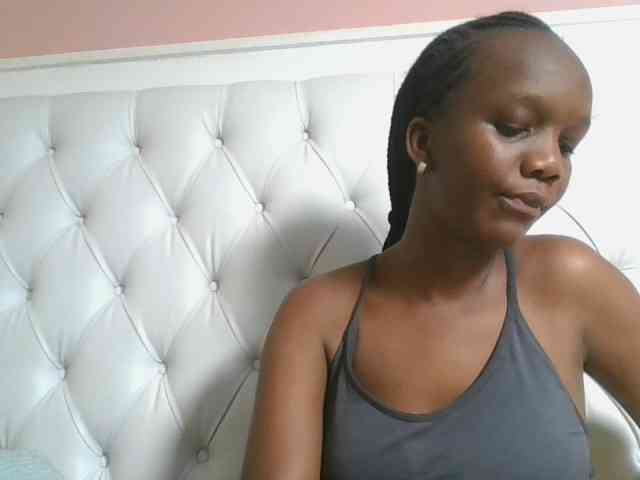 Naughtypetite1 webcam