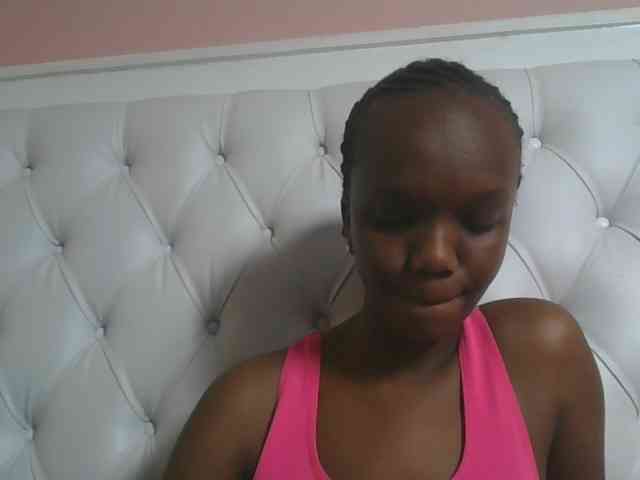 Naughtypetite1 webcam