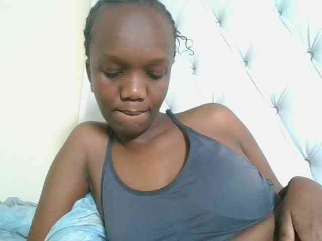 Naughtypetite1 webcam