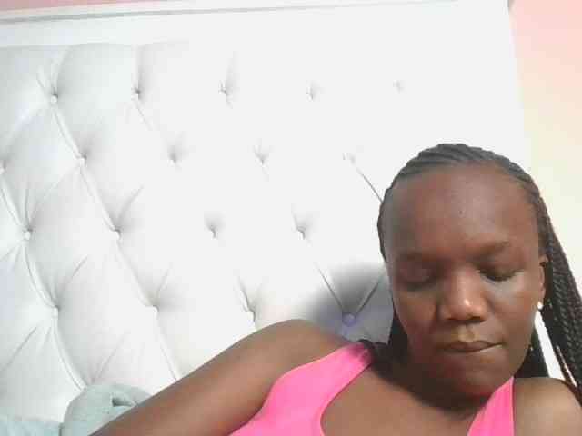 Naughtypetite1 webcam