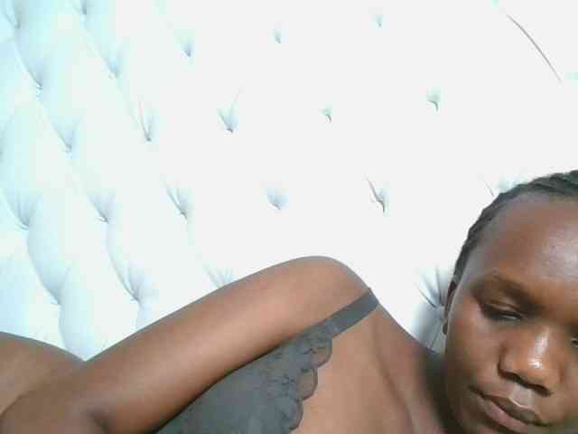 Naughtypetite1 webcam