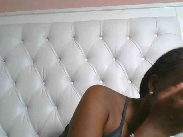 Naughtypetite1 webcam