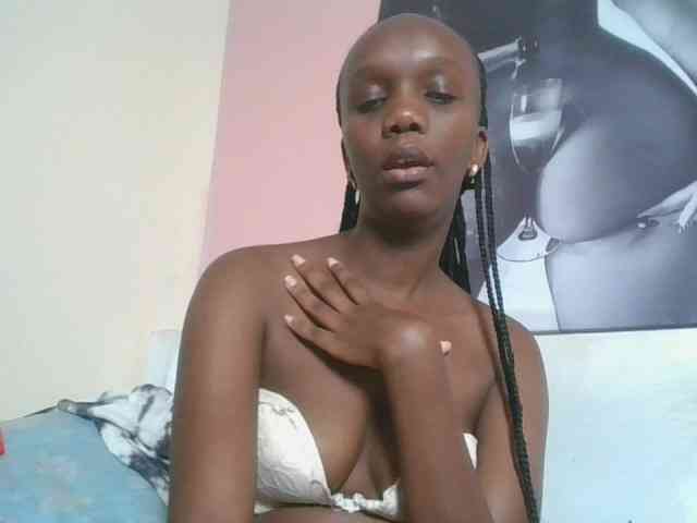 Naughtypetite1 webcam