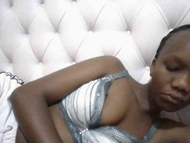 Naughtypetite1 webcam