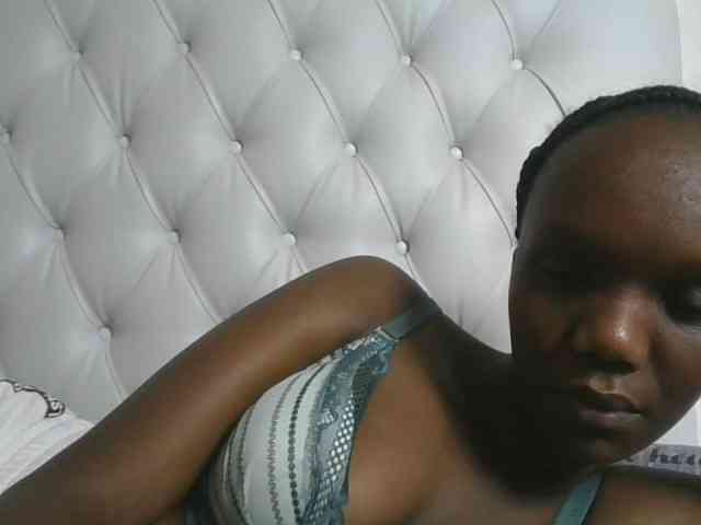Naughtypetite1 webcam