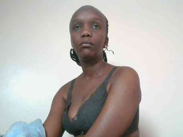 Naughtypetite1 webcam