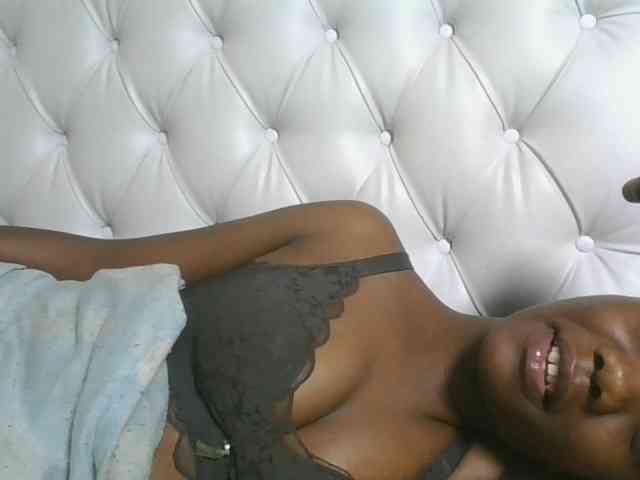 Naughtypetite1 webcam