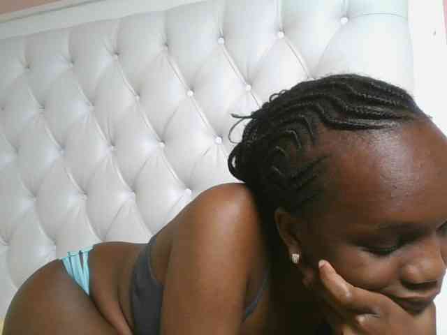 Naughtypetite1 webcam