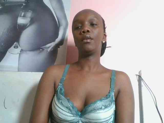 Naughtypetite1 Live Webcam on BongaCams