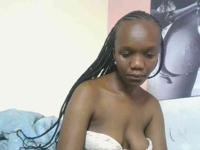 Naughtypetite1 webcam