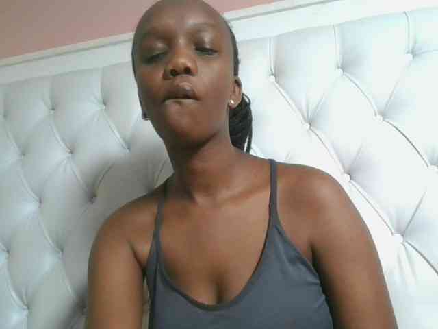 Naughtypetite1 webcam