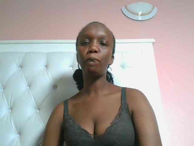 Naughtypetite1 webcam