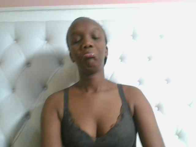 Naughtypetite1 webcam