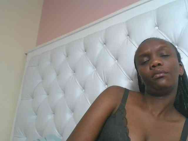 Naughtypetite1 webcam