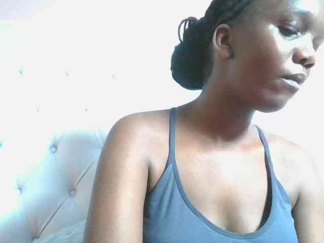 Naughtypetite1 webcam