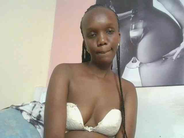 Naughtypetite1 webcam