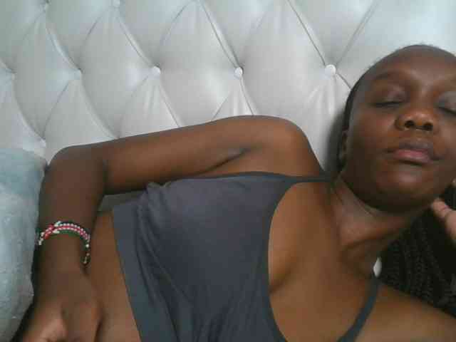 Naughtypetite1 webcam