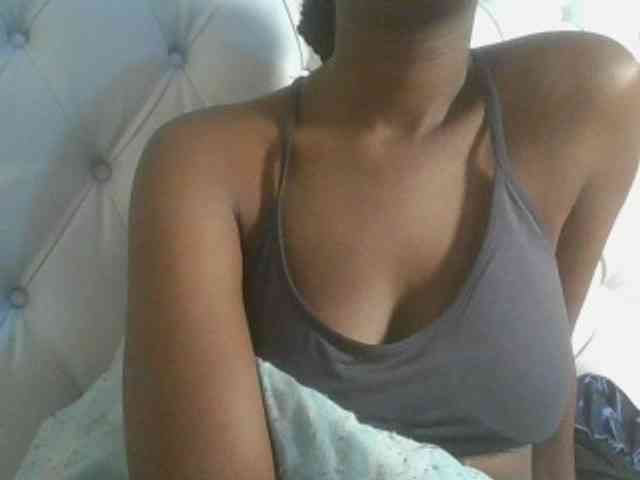 Naughtypetite1 webcam