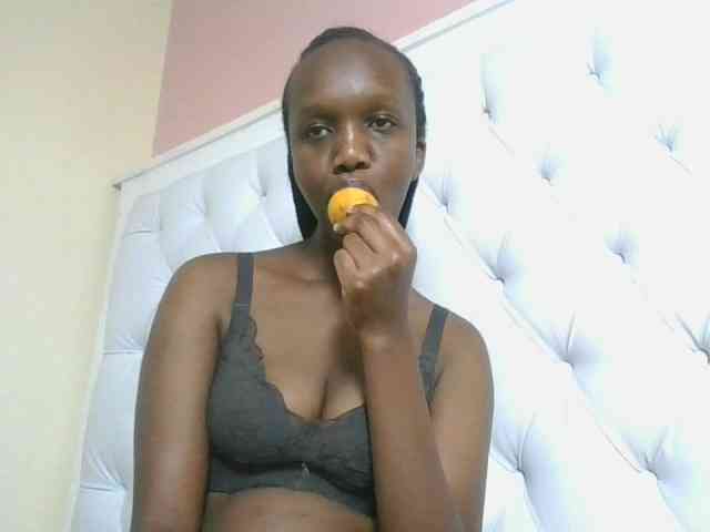 Naughtypetite1 webcam