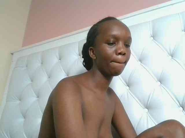 Naughtypetite1 webcam