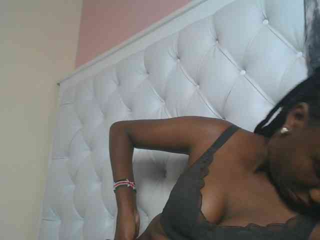 Naughtypetite1 webcam