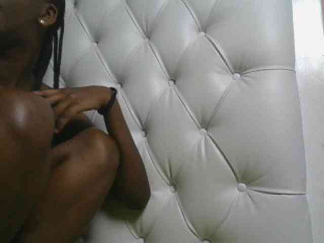 naughtypetite1's live room