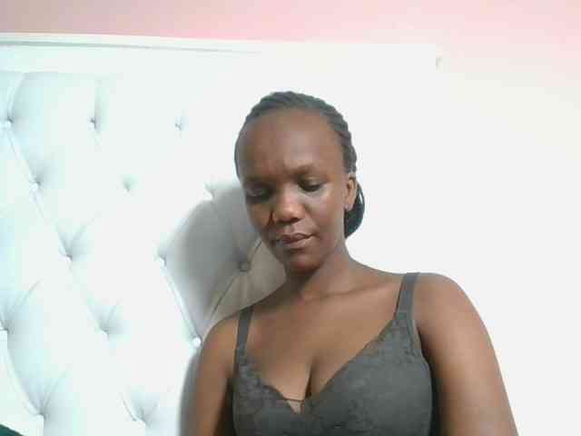 Naughtypetite1 webcam