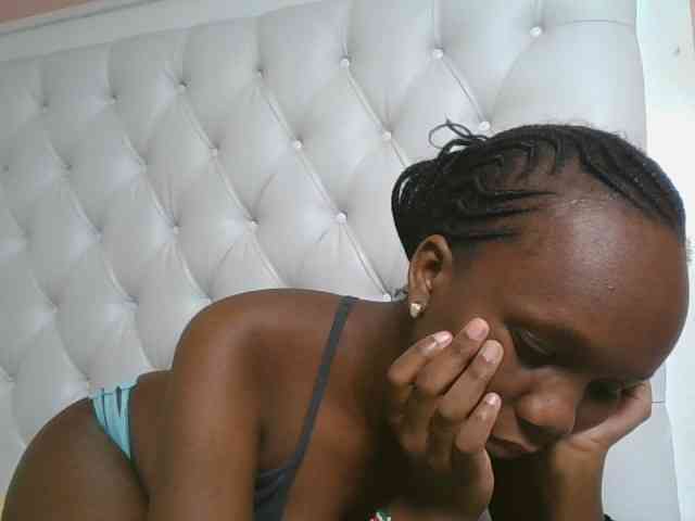 Naughtypetite1 webcam