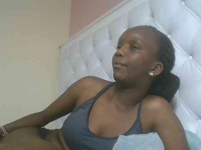 Naughtypetite1 webcam