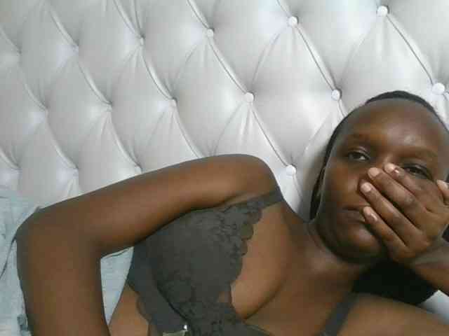 Naughtypetite1 webcam