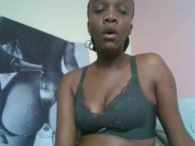 Naughtypetite1 webcam