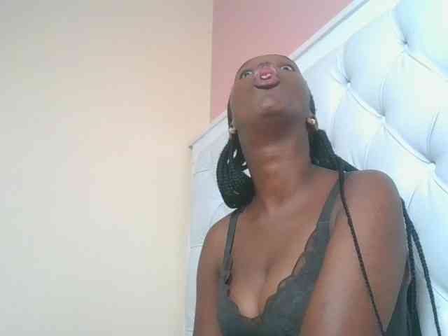 Naughtypetite1 webcam