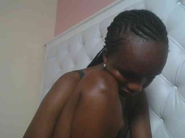 Naughtypetite1 webcam