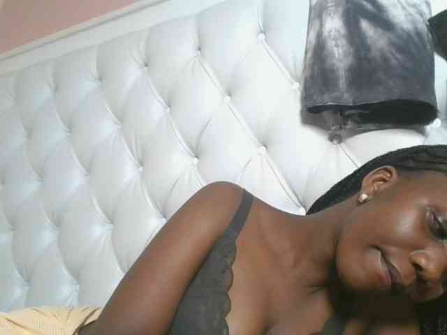 Naughtypetite1 webcam