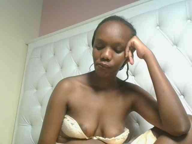 Modella: Naughtypetite1